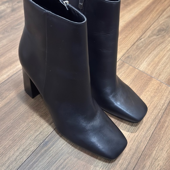 Marc fisher women’s Fellie leather Elegant Black Ankle Boots 9M - Picture 3 of 7